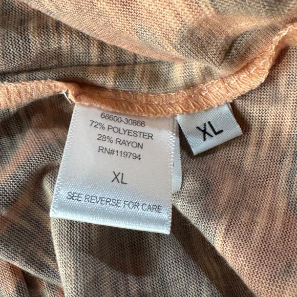 One World X-Large Top Geometric Sublimation Stretch Ruffled V-Neck Cap Sleeve - Picture 9 of 10